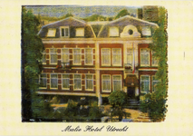 602001 Gezicht op de voorgevel van het Maliehotel (Maliestraat 2-4) te Utrecht.